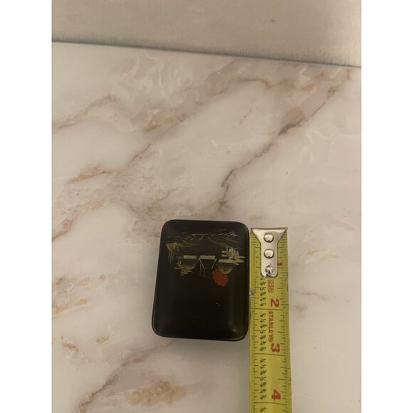 Small Vintage Japanese Black Lacquer Trinket Box - Picture 9 of 12